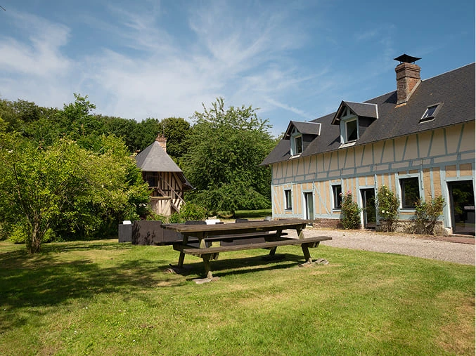Exterieurs longere gite en colombage domaine de la ferme de fourges
