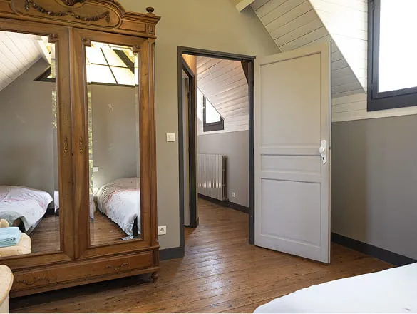 chambre 5 du gite pour 12 personnes la longere en normandie