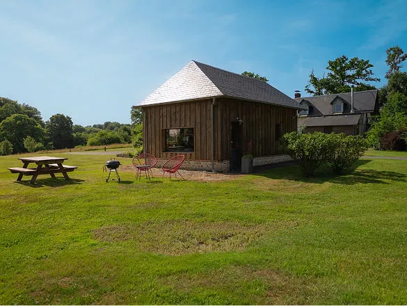 vue exterieure du gite la petite maison de rose 