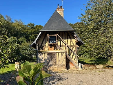 Vue pignon de l'ancienne écurie, gite typique normand