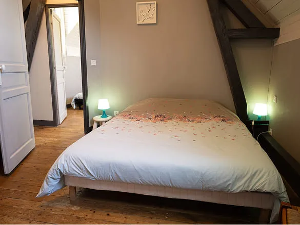 chambre 4 du gite pour 12 personnes la longere en normandie