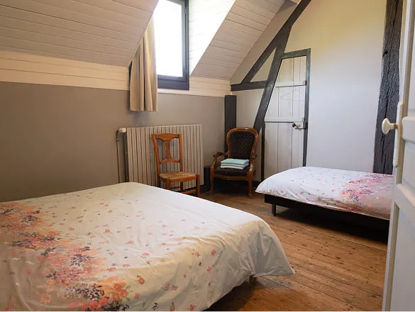 chambre 4 du gite pour 12 personnes la longere en normandie
