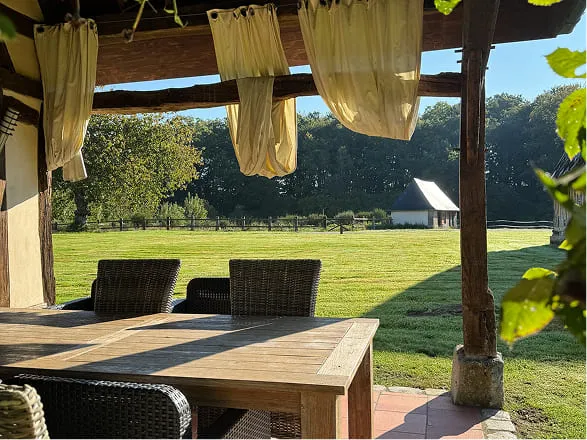 vue terrasse de la roseliere, gite normand pour 8 personnes