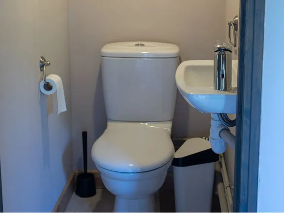 wc du gite la petite maison de rose 
